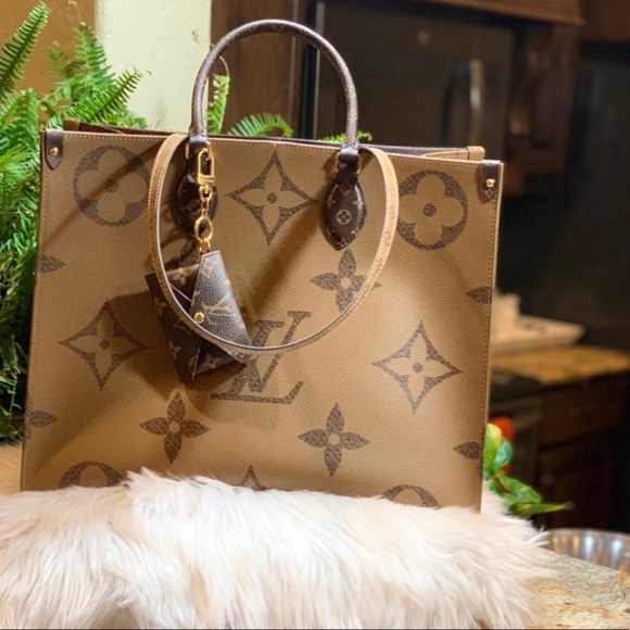 💕 LV Onthego GM w/ mono straps - Picture 10 of 17